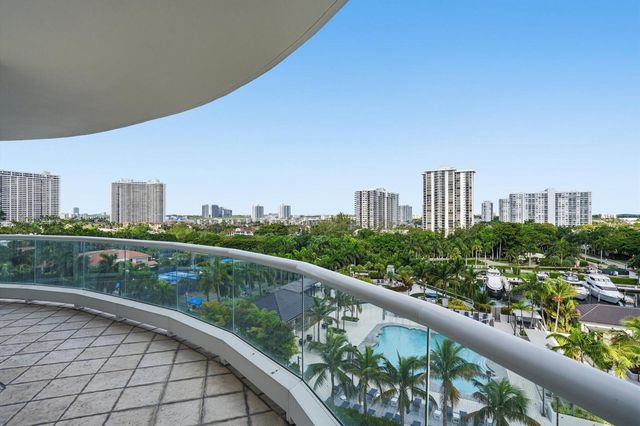 7000 W Island Boulevard 907, Aventura, FL 33160