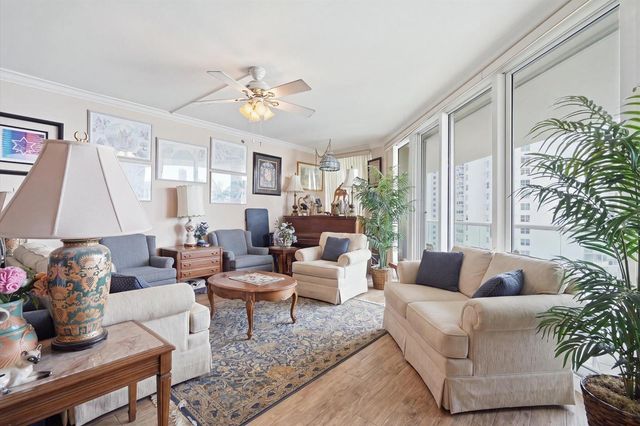 7000 W Island Boulevard 907, Aventura, FL 33160