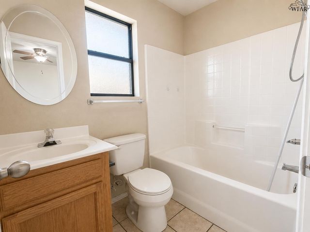 1219 NEWMAN AVENUE, Iowa Park, TX 76367