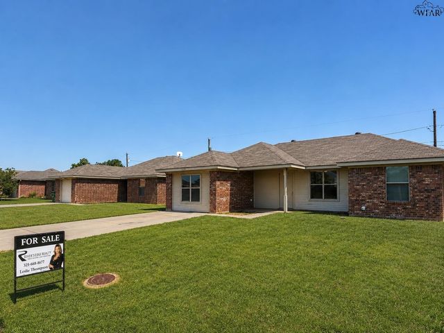 1219 NEWMAN AVENUE, Iowa Park, TX 76367