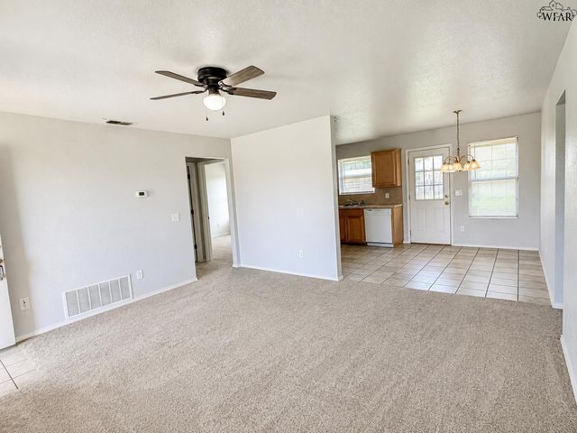 1219 NEWMAN AVENUE, Iowa Park, TX 76367