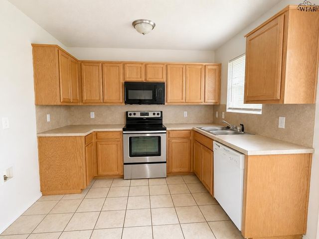 1219 NEWMAN AVENUE, Iowa Park, TX 76367