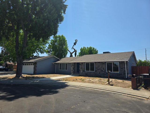 1500 Kirkland Ct, Modesto, CA 95356