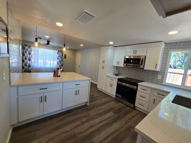 1500 Kirkland Ct, Modesto, CA 95356