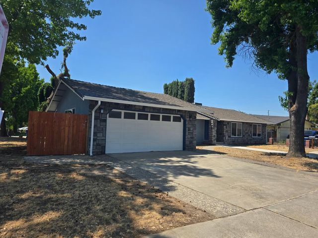 1500 Kirkland Ct, Modesto, CA 95356