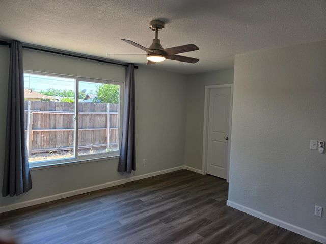 1500 Kirkland Ct, Modesto, CA 95356
