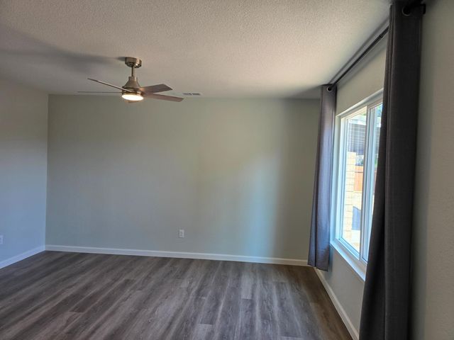 1500 Kirkland Ct, Modesto, CA 95356