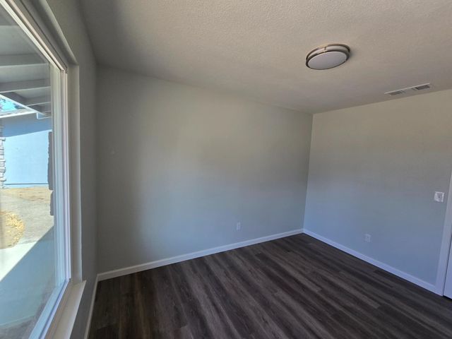 1500 Kirkland Ct, Modesto, CA 95356