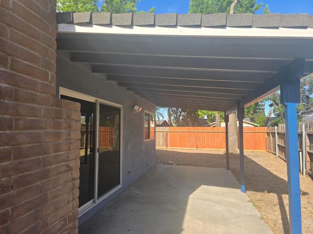 1500 Kirkland Ct, Modesto, CA 95356