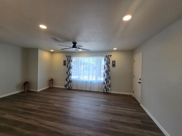 1500 Kirkland Ct, Modesto, CA 95356