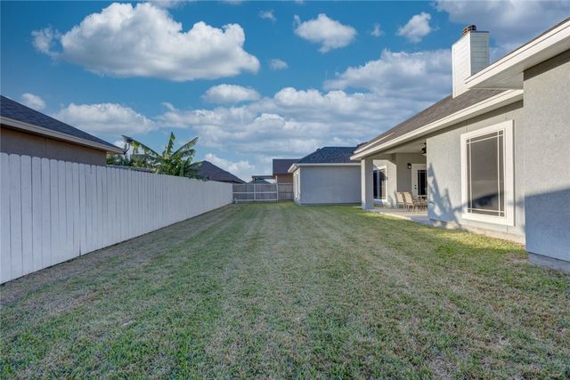 7513 S Lake Dr, Corpus Christi, TX 78414