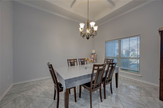 7513 S Lake Dr, Corpus Christi, TX 78414