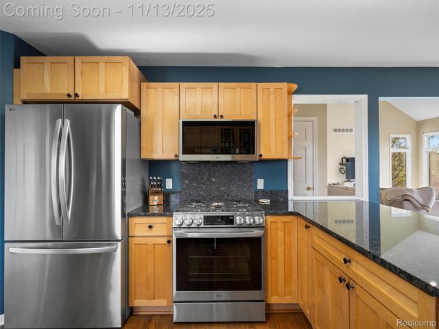 8249 Old Harbor, Grand Blanc, MI 48439