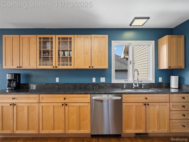 8249 Old Harbor, Grand Blanc, MI 48439