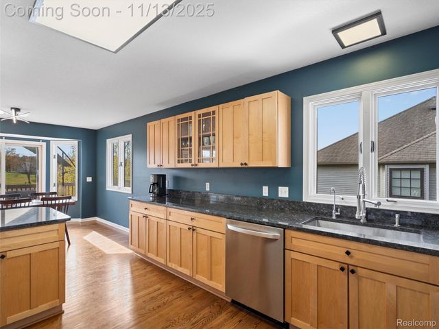 8249 Old Harbor, Grand Blanc, MI 48439