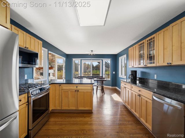 8249 Old Harbor, Grand Blanc, MI 48439