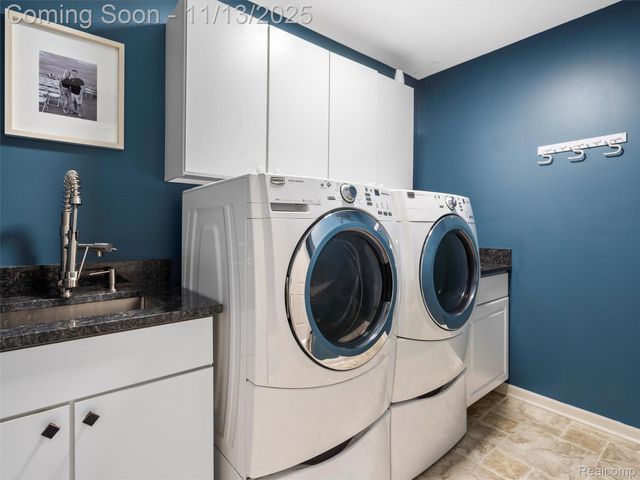 8249 Old Harbor, Grand Blanc, MI 48439