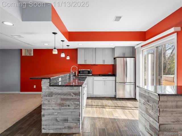 8249 Old Harbor, Grand Blanc, MI 48439