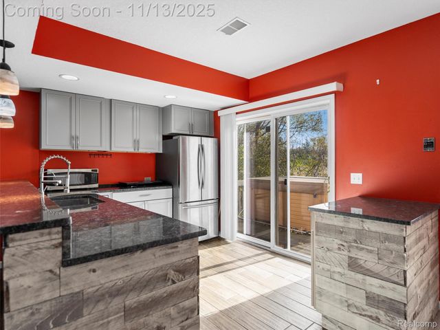 8249 Old Harbor, Grand Blanc, MI 48439