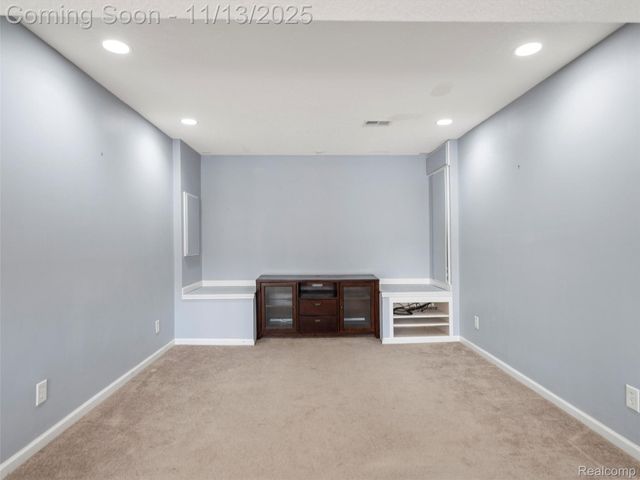 8249 Old Harbor, Grand Blanc, MI 48439