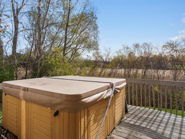 8249 Old Harbor, Grand Blanc, MI 48439