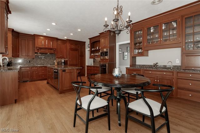 8600 Tamarack Trail, Chagrin Falls, OH 44023