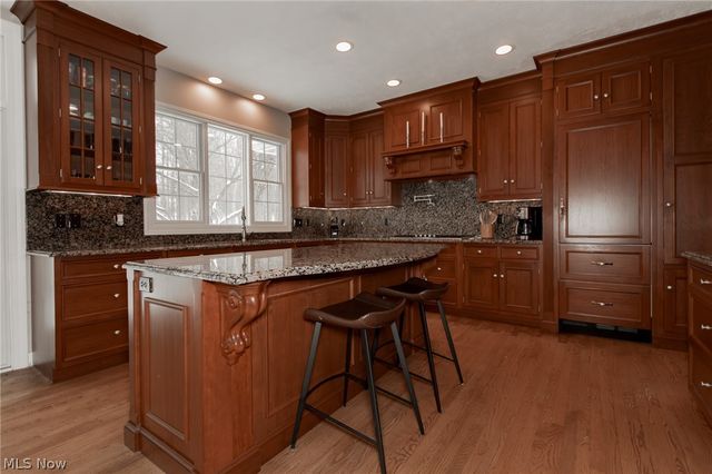 8600 Tamarack Trail, Chagrin Falls, OH 44023