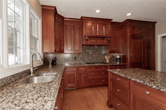 8600 Tamarack Trail, Chagrin Falls, OH 44023