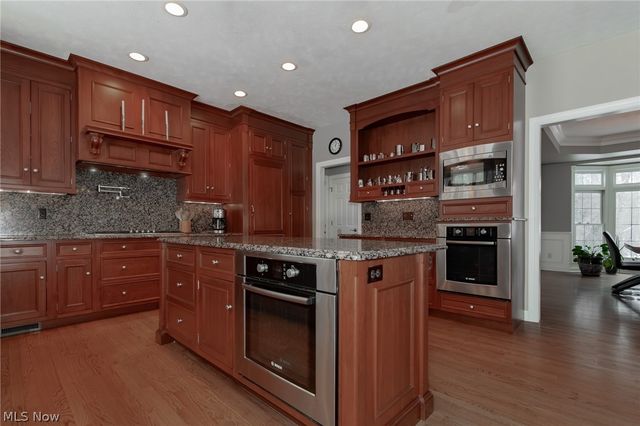 8600 Tamarack Trail, Chagrin Falls, OH 44023