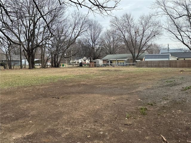 180 W Main Street, Farmington, AR 72730