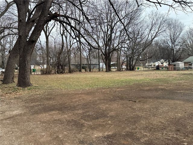 180 W Main Street, Farmington, AR 72730