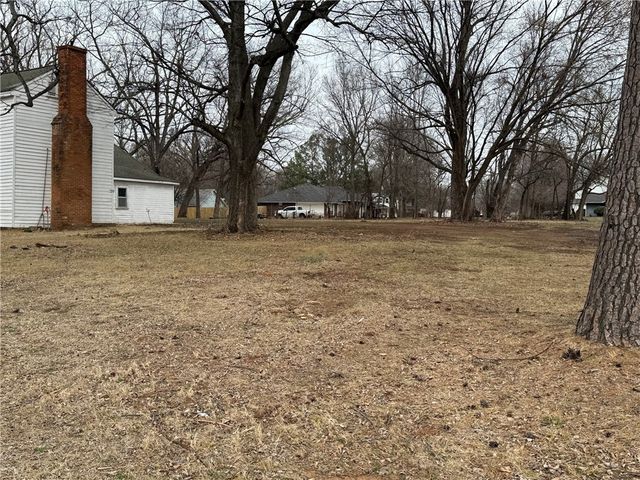 180 W Main Street, Farmington, AR 72730