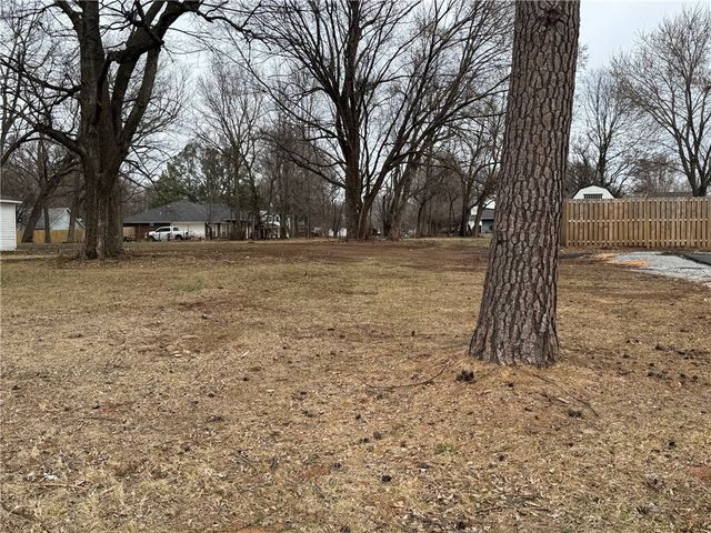 180 W Main Street, Farmington, AR 72730