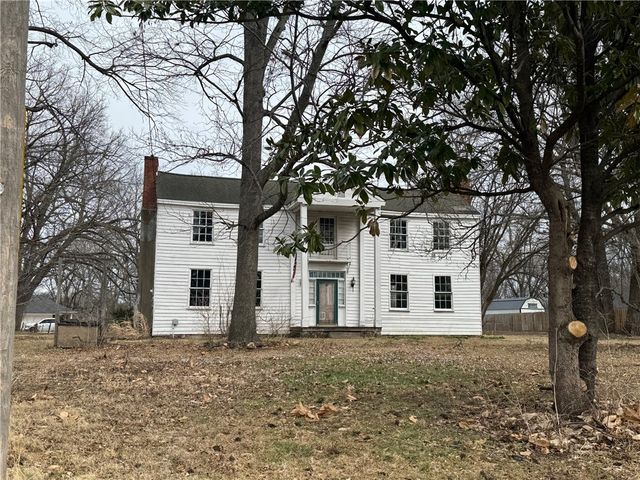 180 W Main Street, Farmington, AR 72730