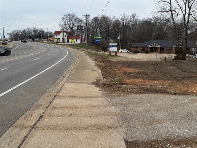 180 W Main Street, Farmington, AR 72730