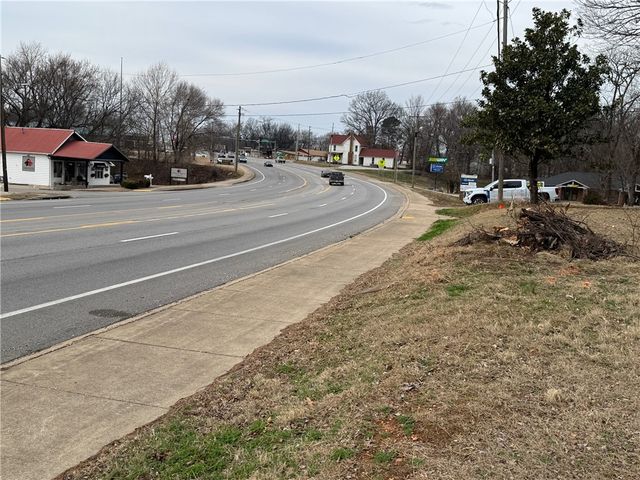 180 W Main Street, Farmington, AR 72730