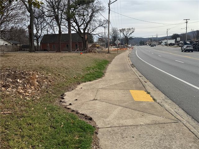 180 W Main Street, Farmington, AR 72730