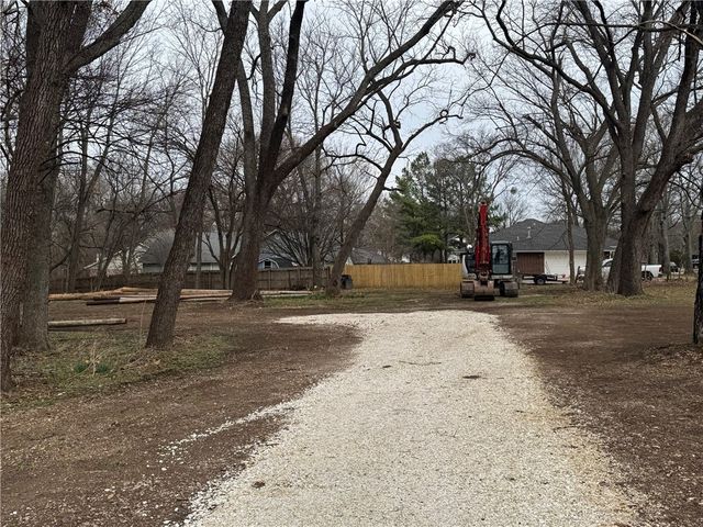 180 W Main Street, Farmington, AR 72730