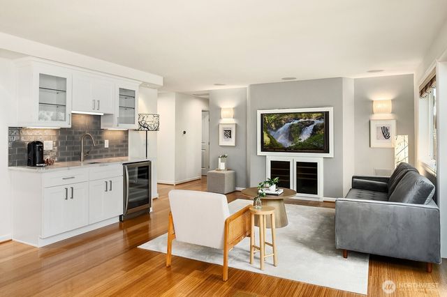6308 110th Avenue NE, Kirkland, WA 98033