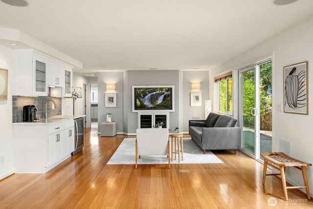 6308 110th Avenue NE, Kirkland, WA 98033