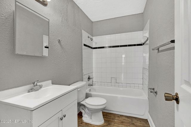 3055 2ND ST Circle, Jacksonville, FL 32254