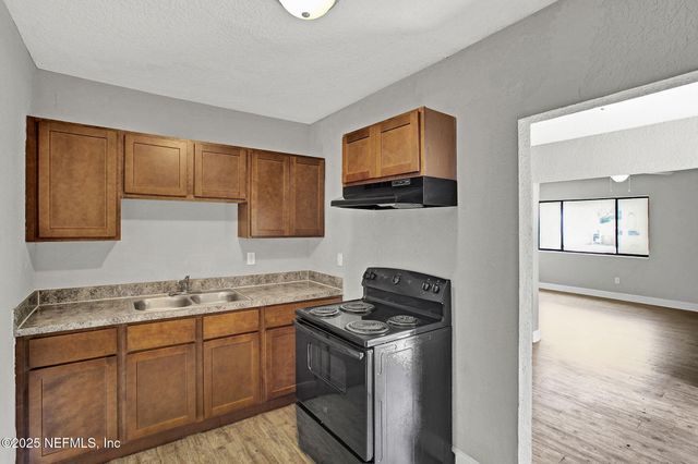 3055 2ND ST Circle, Jacksonville, FL 32254