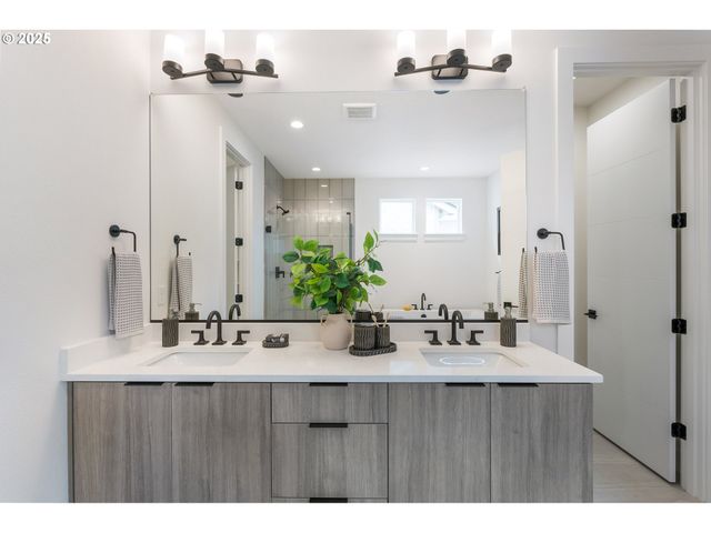 16012 Nw HOLMAN Way L83, Portland, OR 97229