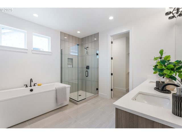 16012 Nw HOLMAN Way L83, Portland, OR 97229