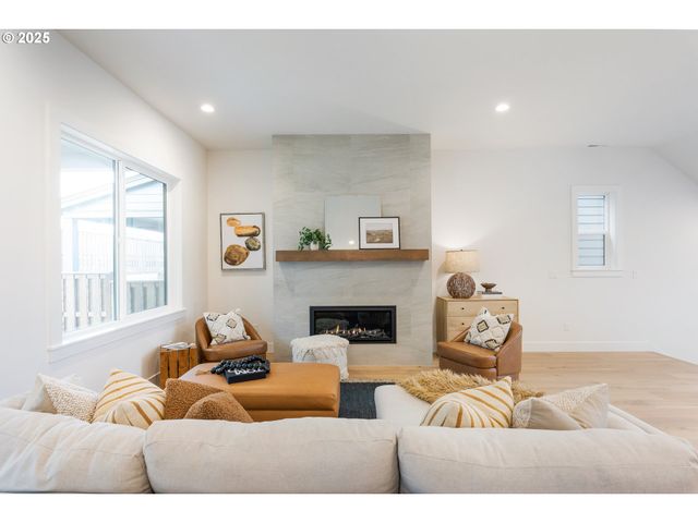 16012 Nw HOLMAN Way L83, Portland, OR 97229