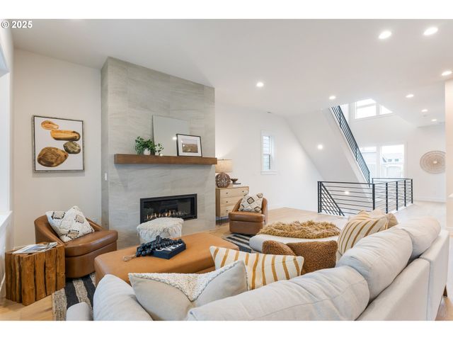 16012 Nw HOLMAN Way L83, Portland, OR 97229