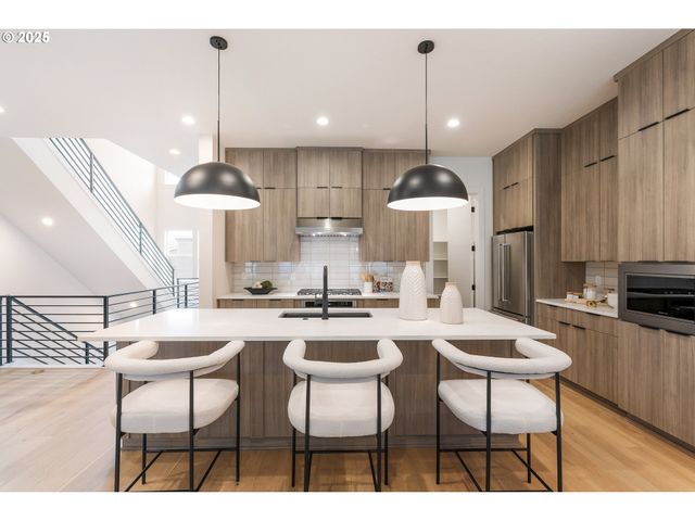 16012 Nw HOLMAN Way L83, Portland, OR 97229