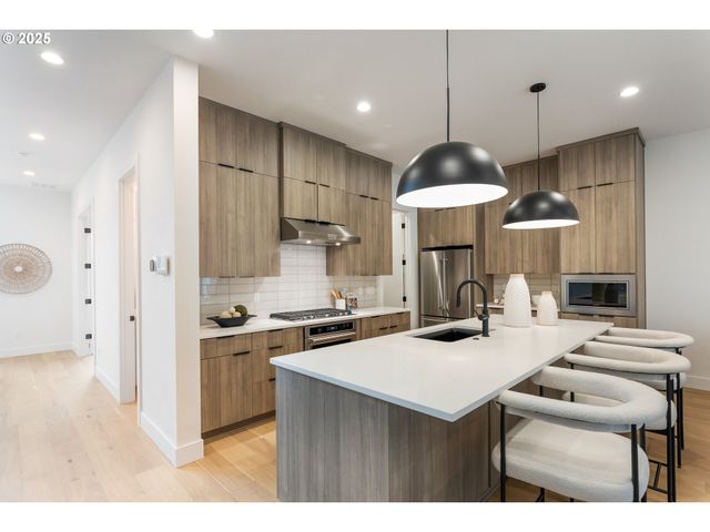 16012 Nw HOLMAN Way L83, Portland, OR 97229