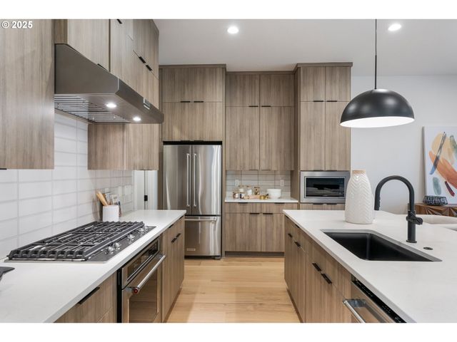 16012 Nw HOLMAN Way L83, Portland, OR 97229