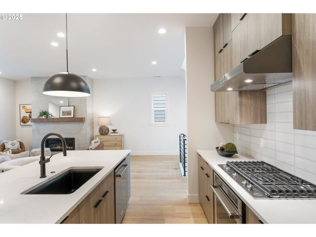 16012 Nw HOLMAN Way L83, Portland, OR 97229